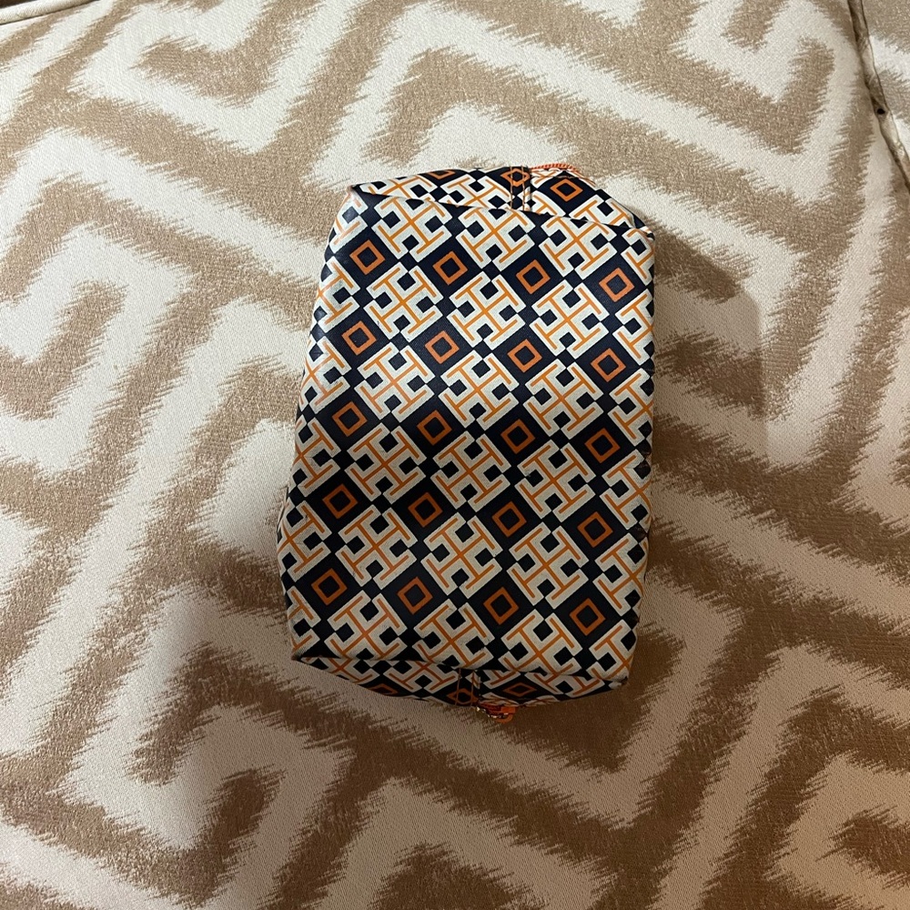 Beautiful Tory Burch makeup bag 4 in. X 6 in. X 2 in
